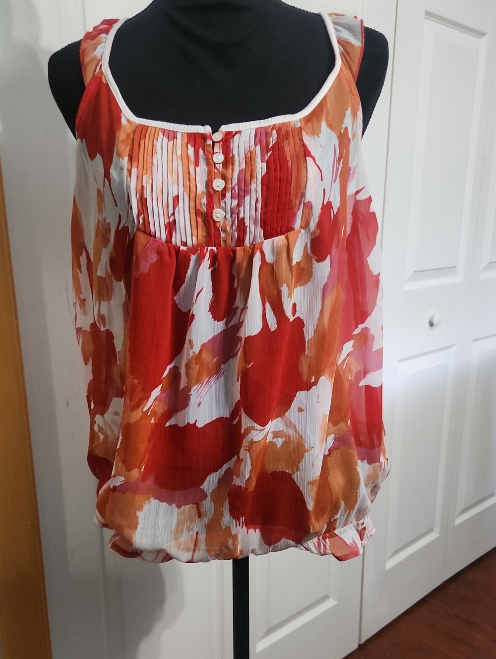 Derek Heart Red Orange Floral Pleated Tank with Button Trim